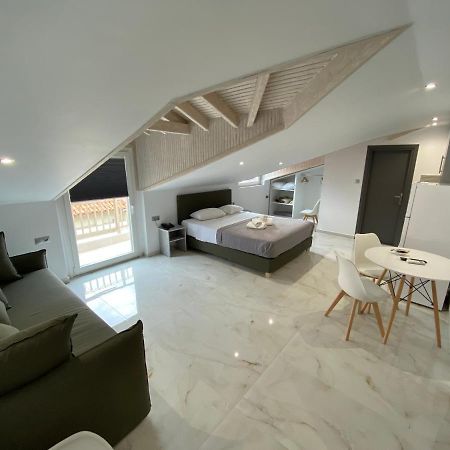 Hotel Almira อาเยีย ตรีอาส ภายนอก รูปภาพ