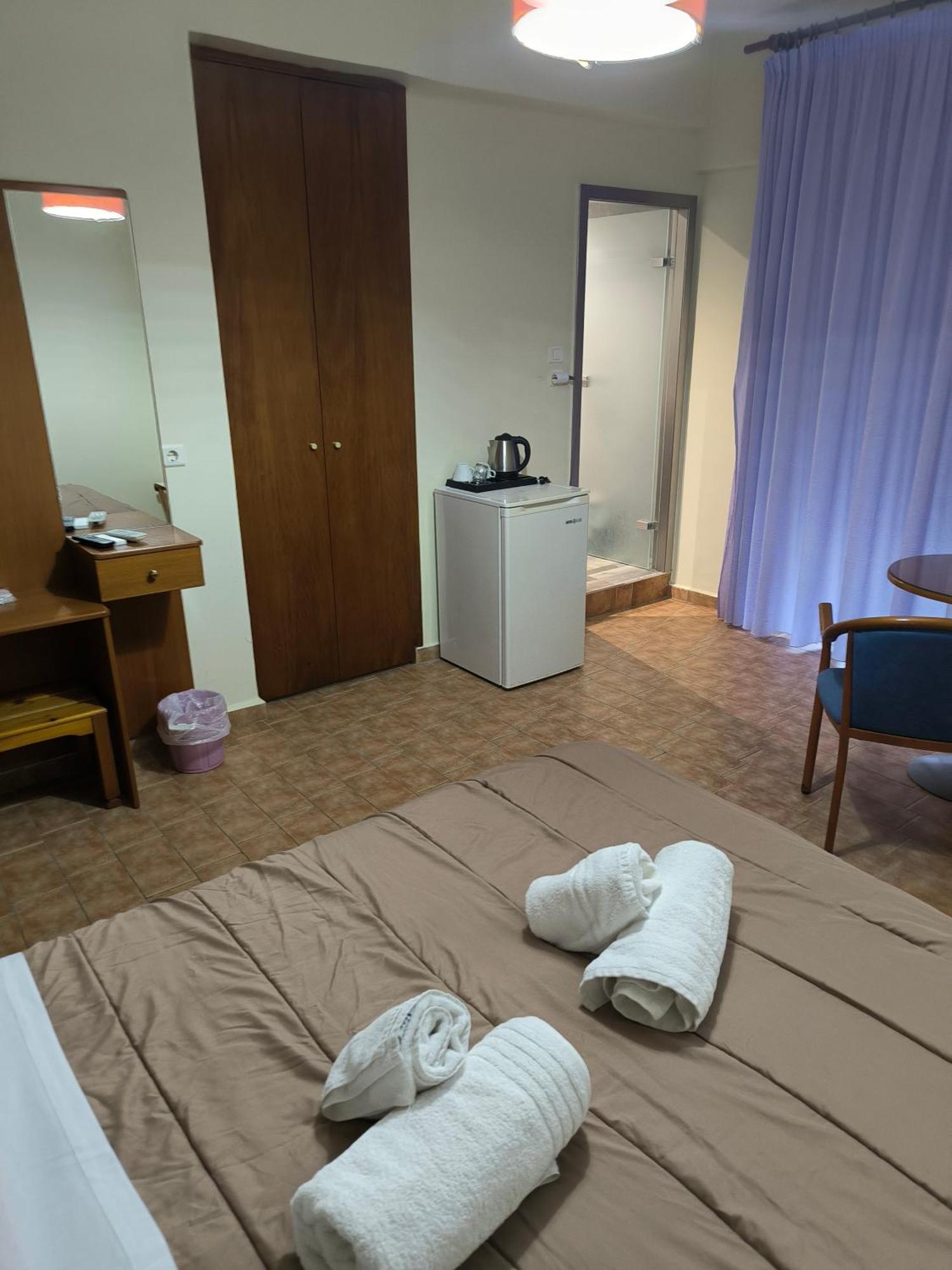 Hotel Almira อาเยีย ตรีอาส ภายนอก รูปภาพ