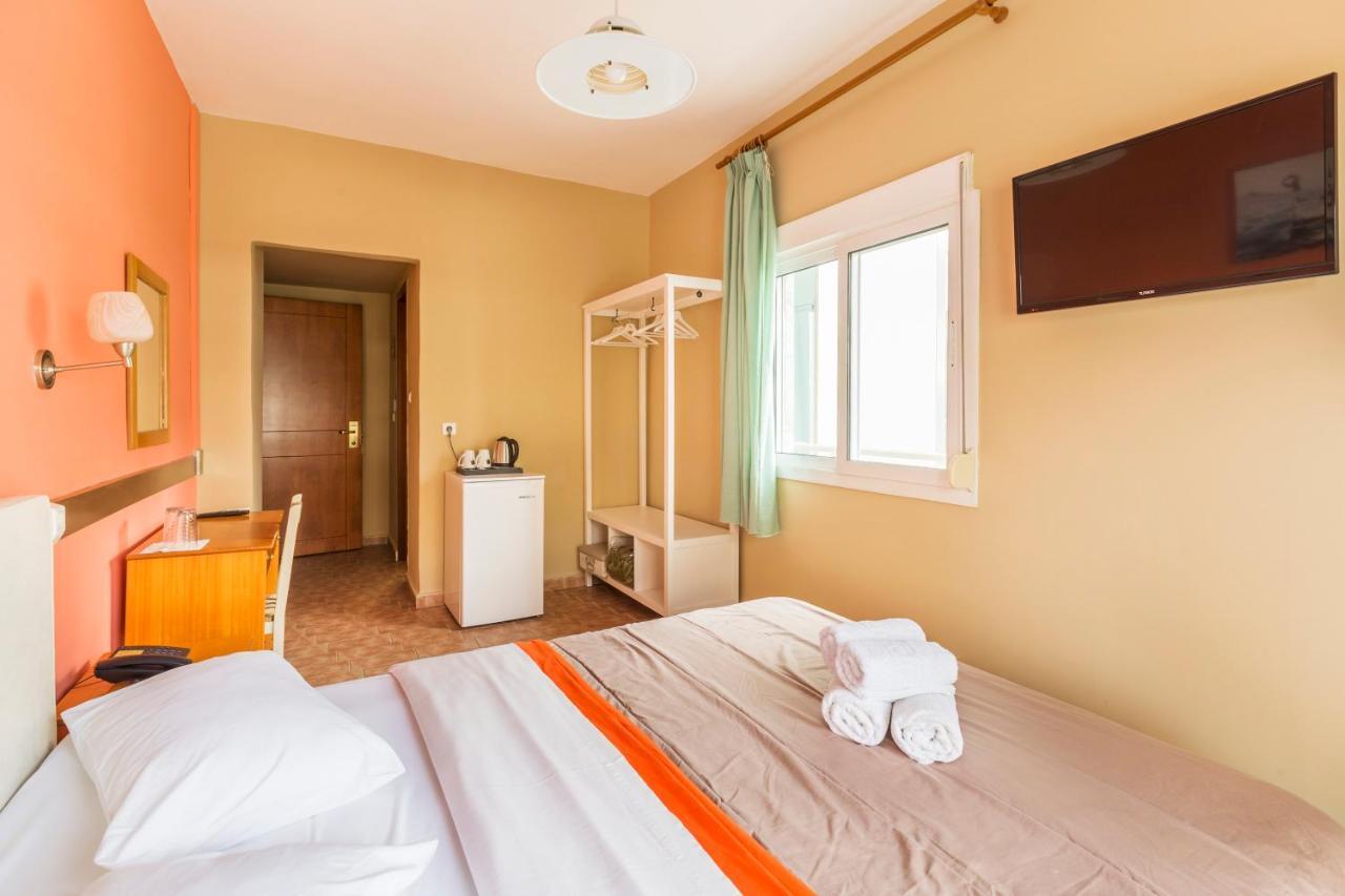 Hotel Almira อาเยีย ตรีอาส ภายนอก รูปภาพ